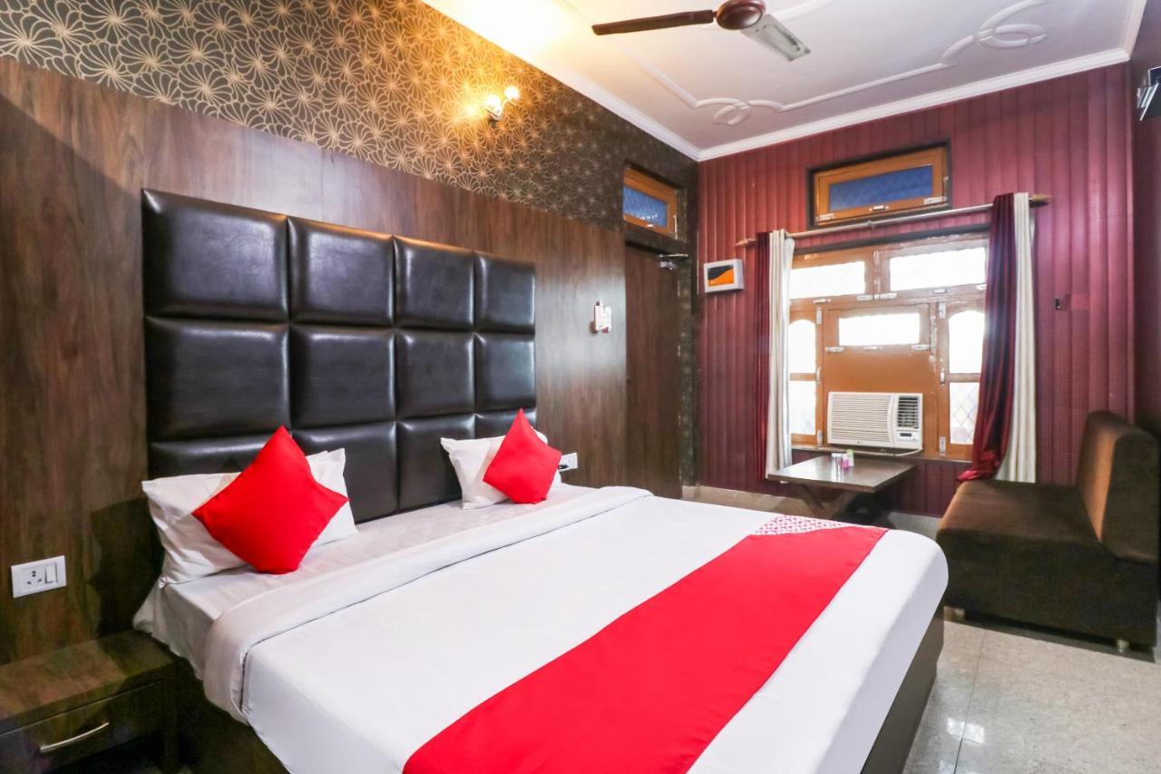 Oyo 6908 Hotel Royal City Azamgarh ภายนอก รูปภาพ