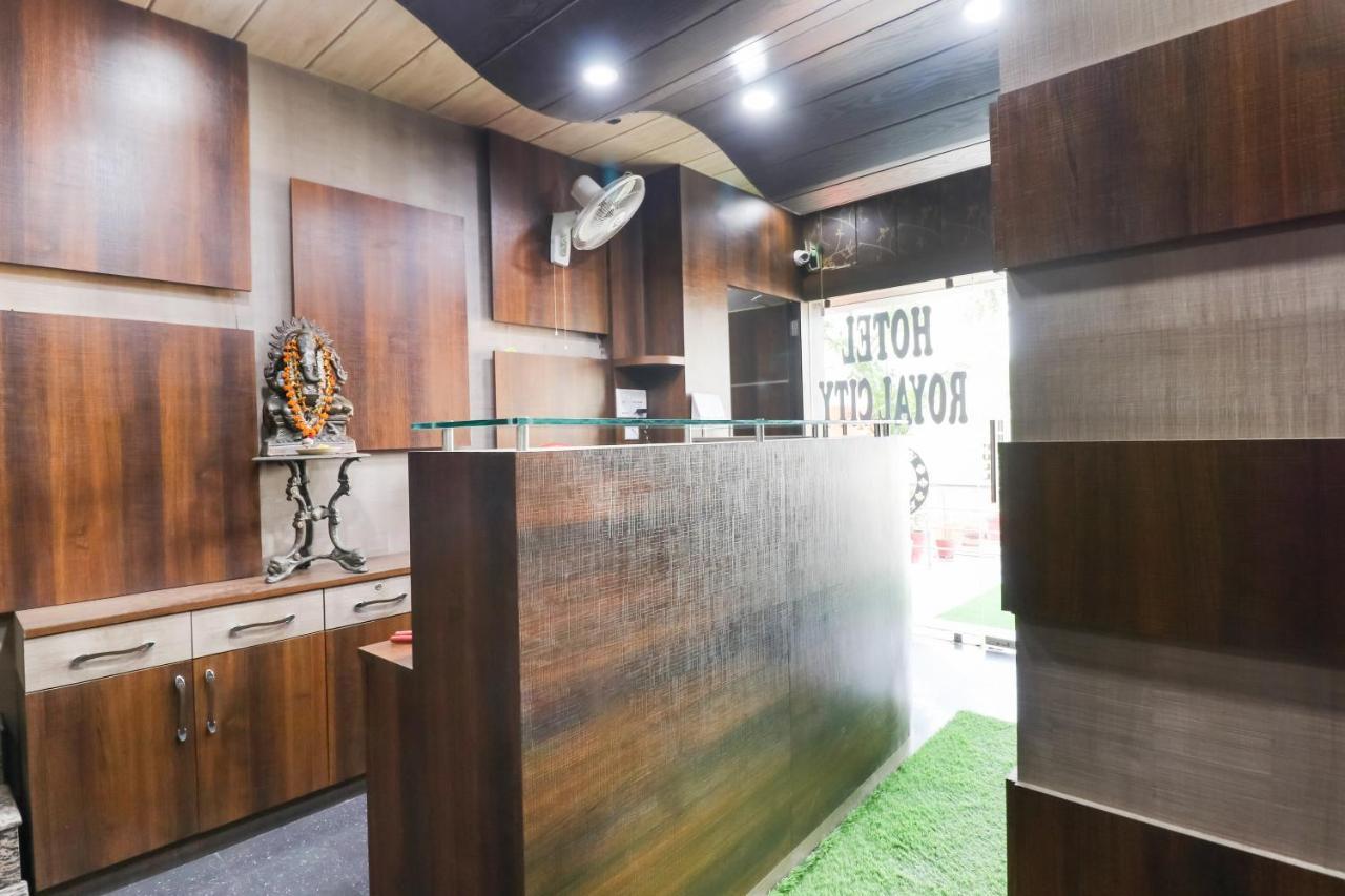 Oyo 6908 Hotel Royal City Azamgarh ภายนอก รูปภาพ