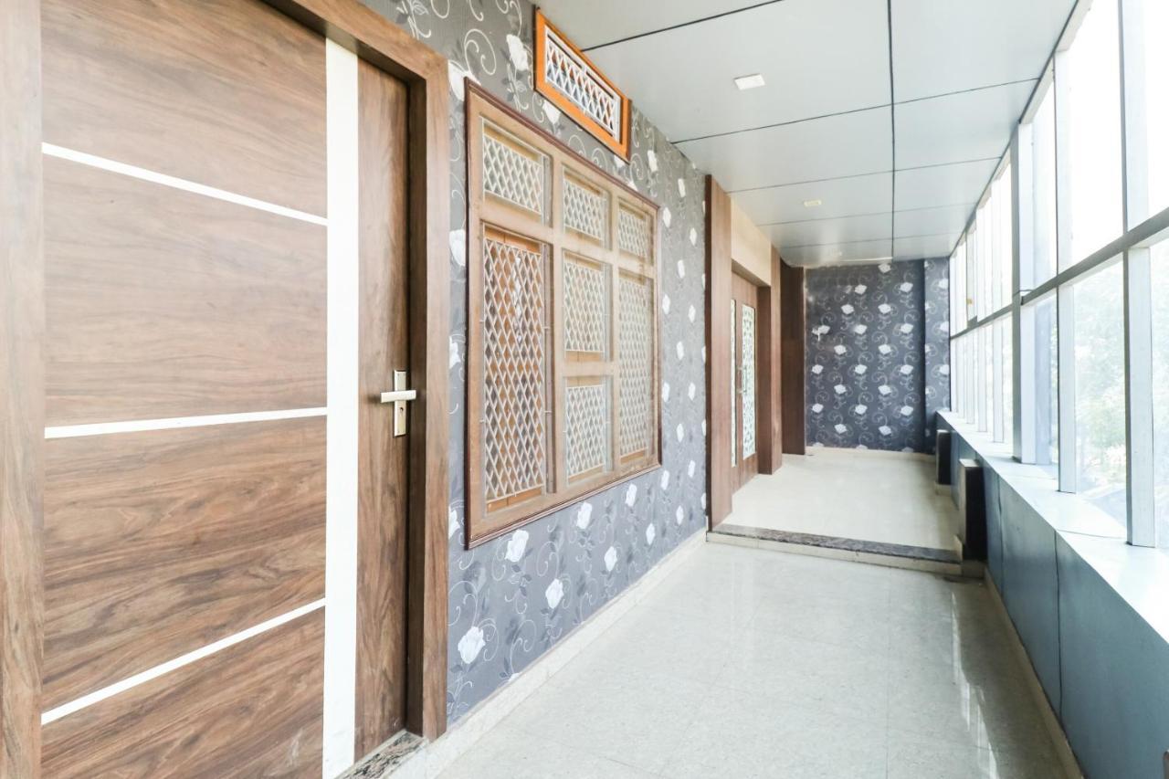 Oyo 6908 Hotel Royal City Azamgarh ภายนอก รูปภาพ