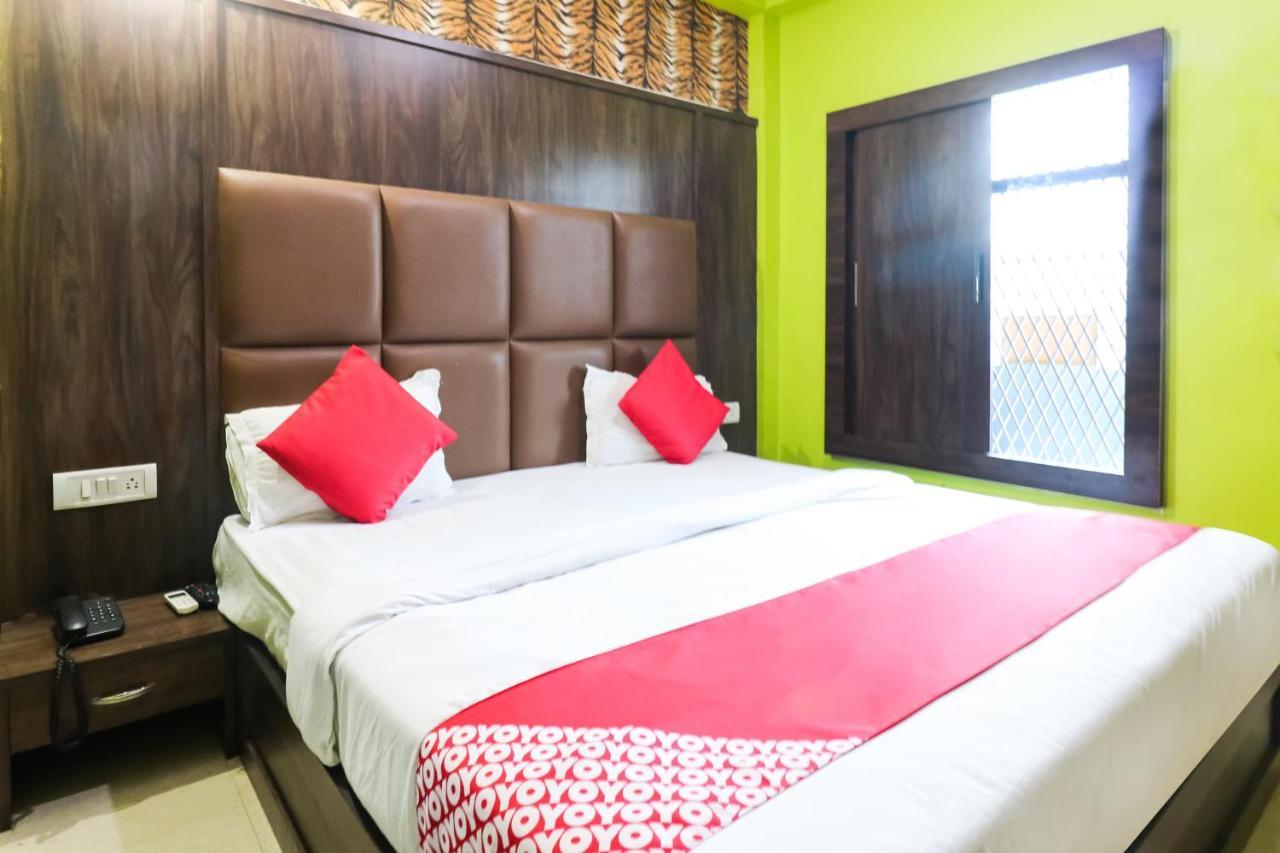 Oyo 6908 Hotel Royal City Azamgarh ภายนอก รูปภาพ