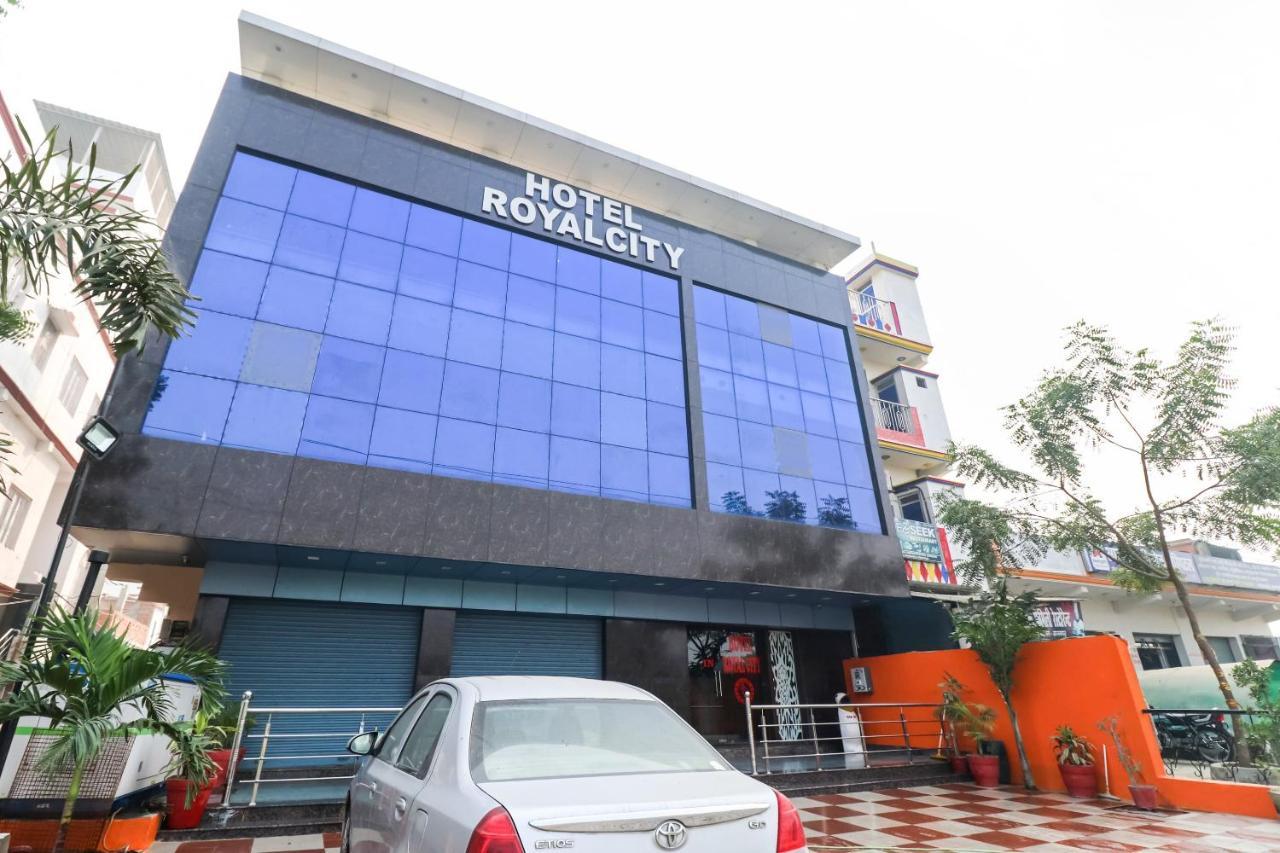 Oyo 6908 Hotel Royal City Azamgarh ภายนอก รูปภาพ